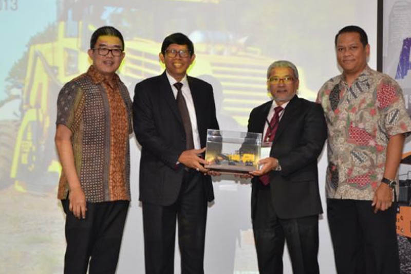 United Tractors Gelar Seminar Asphalt Day 2013