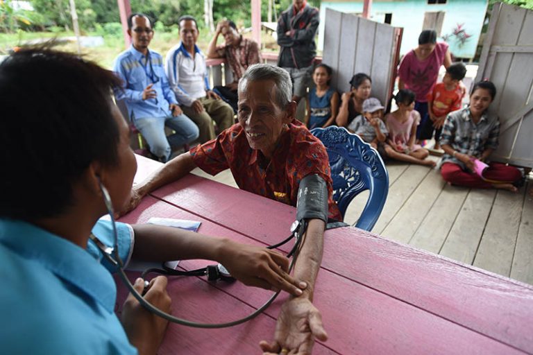 KONTRIBUSI SOSIAL United Tractors