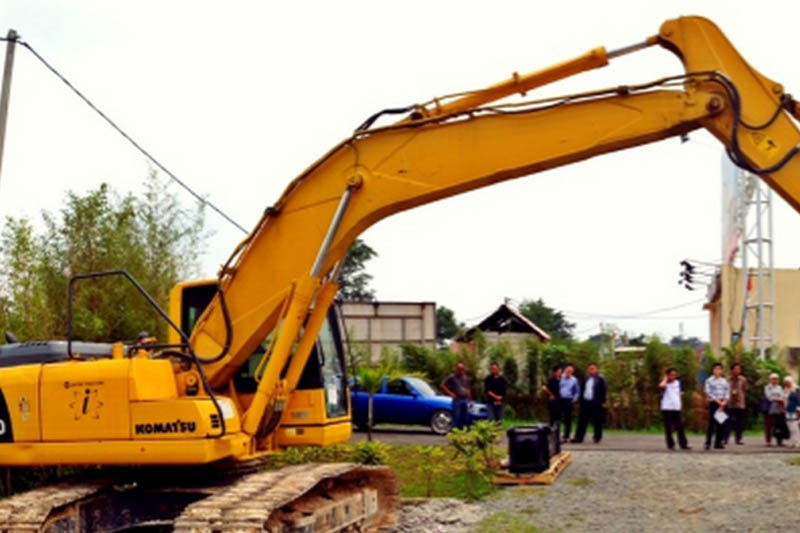 United Tractors Memperkenalkan Komatsu Xcentrik Ripper dan Genuine Breaker JTHB210