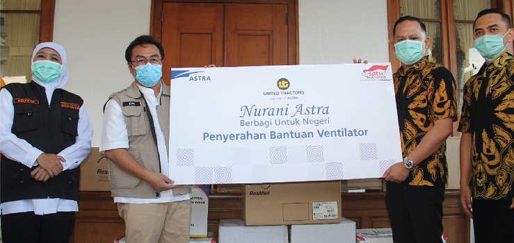 United Tractors Serahkan Bantuan Ventilator Untuk Penanganan Pandemi COVID-19 Kepada Pemerintah Provinsi Jawa Timur