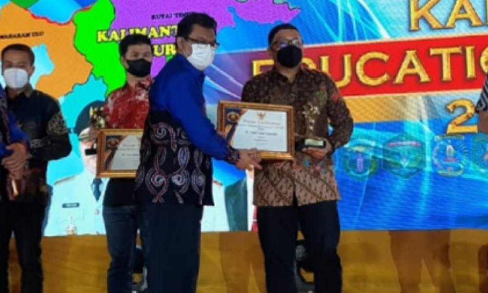 Kaltim Education Award 2021  untuk United Tractors Cabang  Samarinda dari Dinas Pendidikan  dan Kebudayaan - Pemerintah  Provinsi Kalimantan Timur