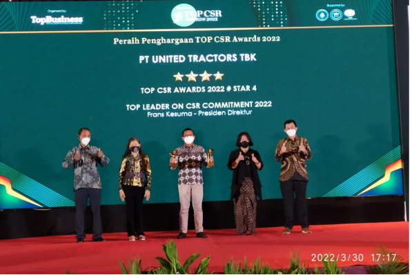 UT Raih Penghargaan Top CSR Awards 2022
