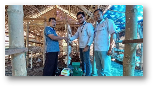 UT Semen Gresik Dukung Penuh Kegiatan UKM Binaan Melalui Hibah Alat Produksi