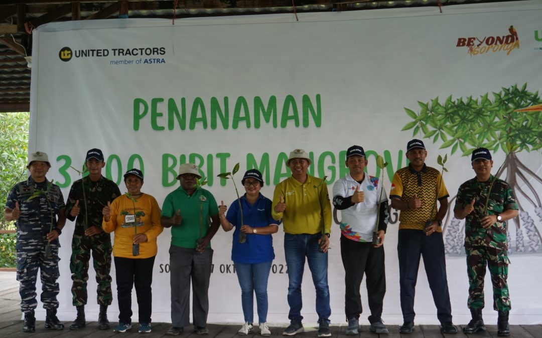 Together with Sorong City Government, TNI and POLRI, United Tractors Plants 3,000 Mangrove Trees to Help Prevent Climate Change Impact