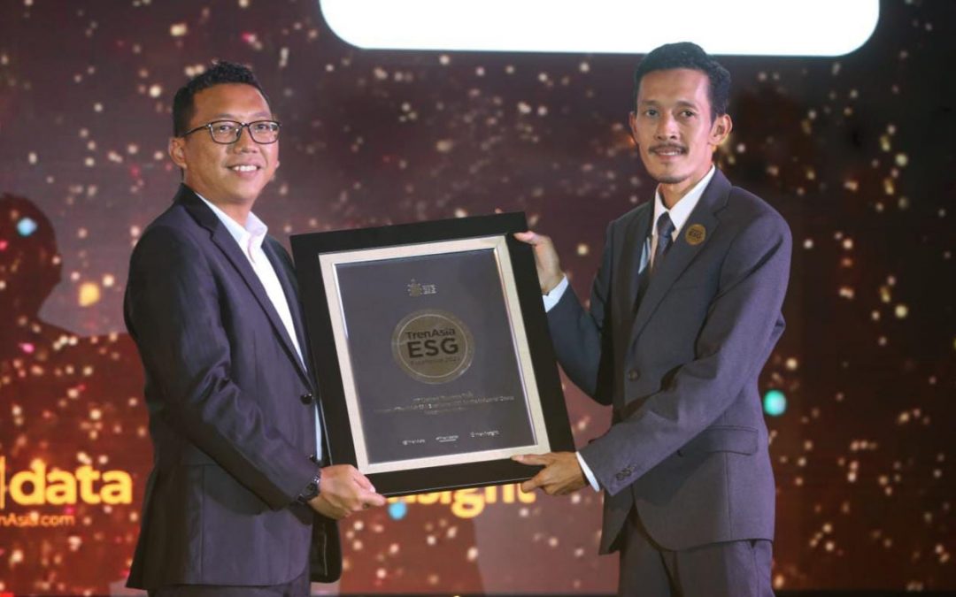 Konsisten Implementasikan ESG, United Tractors Raih Penghargaan TrenAsia ESG Excellence 2022