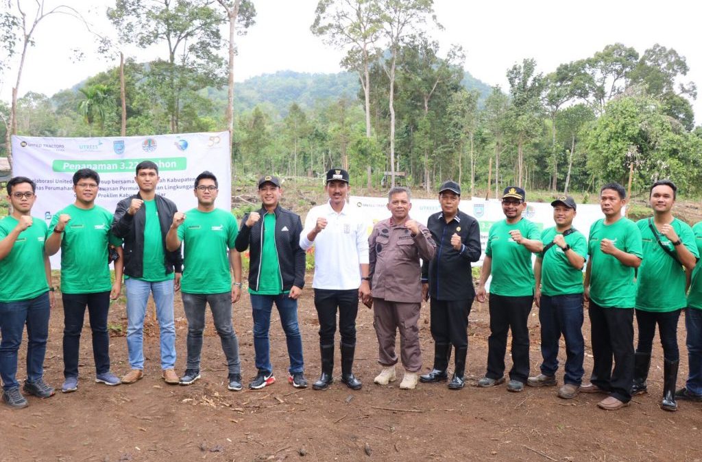 United Tractors Group Bersama Bupati Banjar-Kalimantan Selatan Menanam 3.224 Pohon Dalam Memperingati Hari Habitat Internasional Tahun 2022