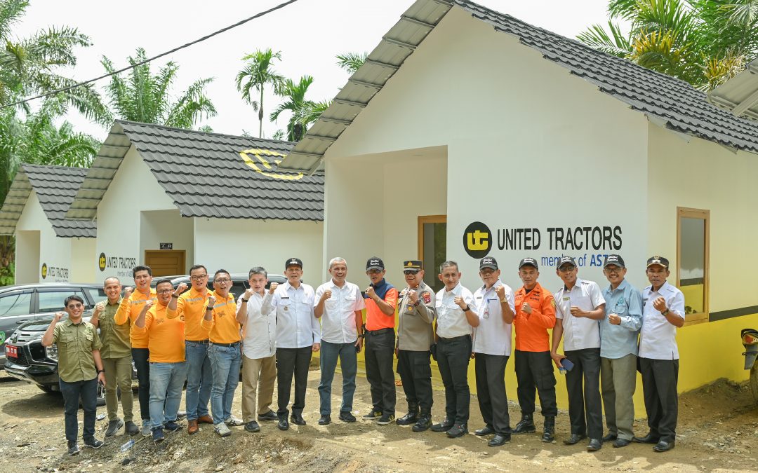 United Tractors (UT) Group and Nurani Astra Donated 10 Shelters and Clean Water Installations for Communities after the Earthquake Disaster in Pasaman, West Sumatra
