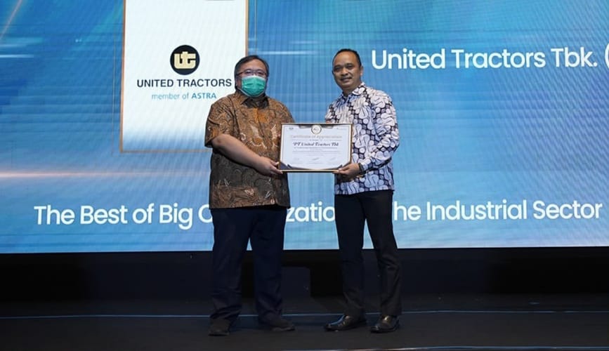 Berkat Kinerja Positif, United Tractors Raih Penghargaan CSA Award 2022