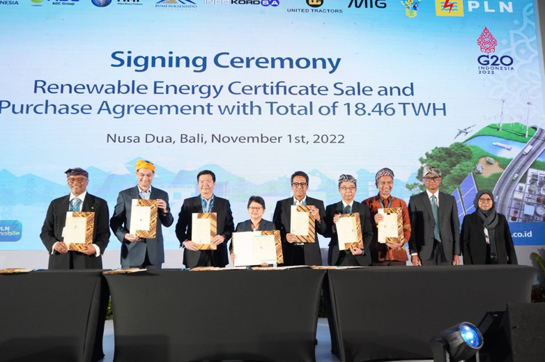 Komitmen Mendukung Energi Hijau, United Tractors Menandatangani Renewable Energy Certificate (REC) Sale and Purchase Agreement di Acara G20 Summit