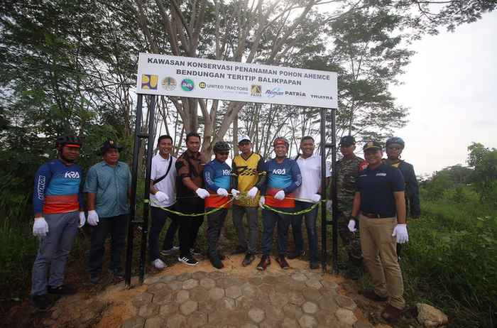 Prevent Climate Change, United Tractors Group Plants Trees in Balikpapan’s Teritip Dam Conservation Area