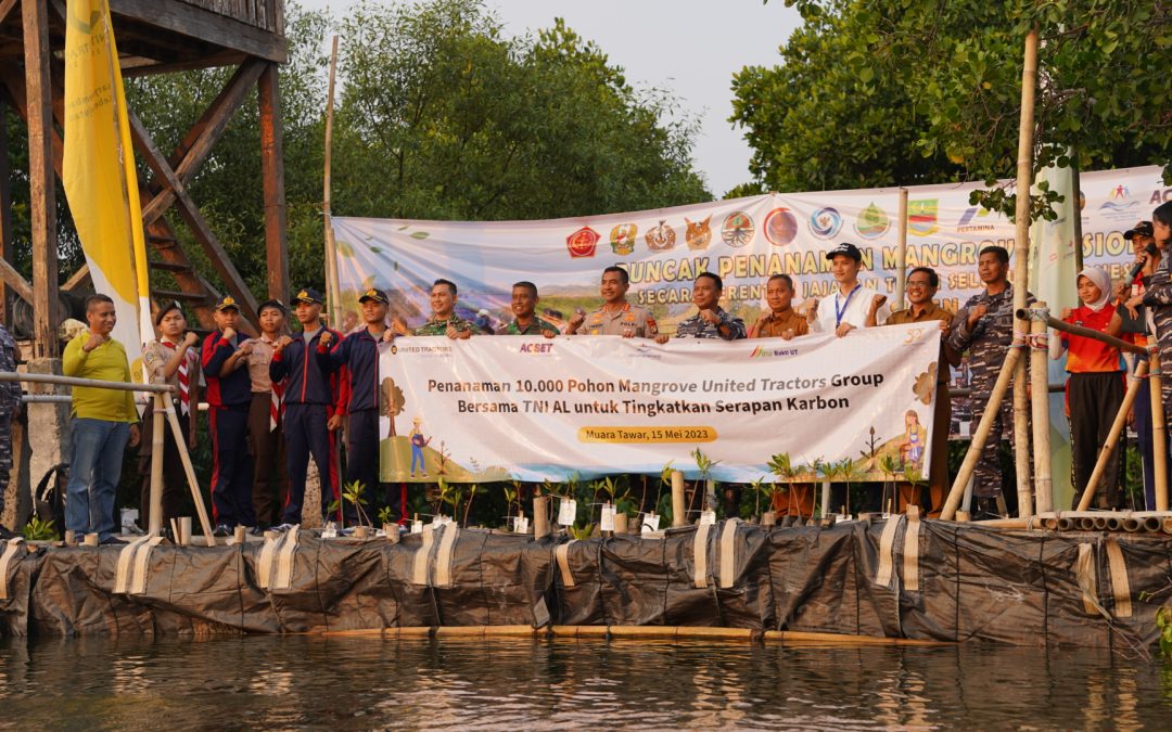 Tingkatkan Serapan Karbon, UT Group Berkolaborasi Bersama dengan Pemerintah Jawa Barat, TNI dan Polri Tanam 10.000 Mangrove di Muara Tawar