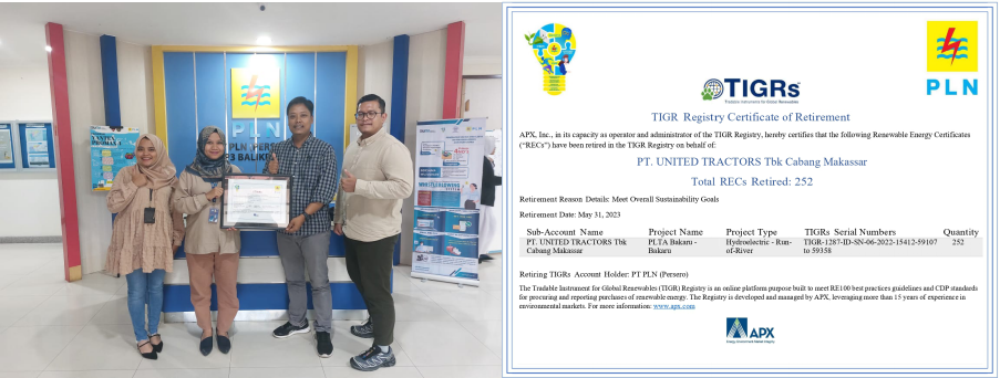 Presentation of REC certificate by Asman Niaga (PLN UP3 Representatif Balikpapan) to Tia Wulan Sari (UT Representative Balikpapan Branch) (left photo). REC UT Makassar Branch certificate given by PLN UP3 Makassar (photo right).