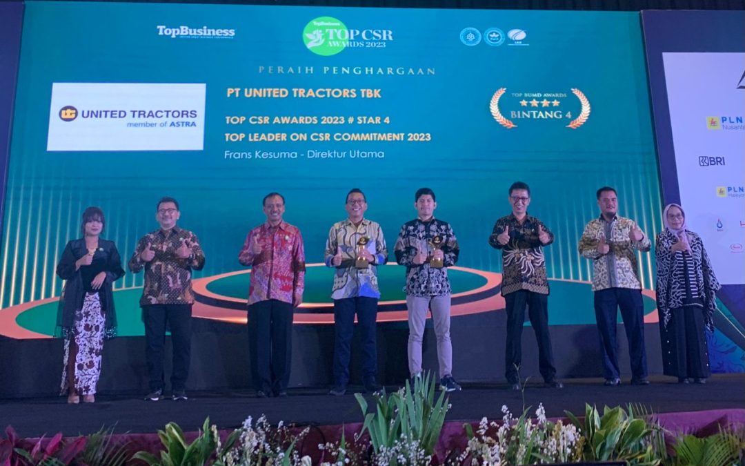 Komitmen Membangun Keberlanjutan dengan Program CSR, United Tractors Kembali Meraih Dua Penghargaan TOP CSR Awards 2023