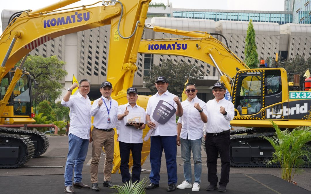 Wujudkan Indonesia Bebas Emisi, Kalimantan Prima Persada Berinvestasi Excavator Hybrid Komatsu HB365-1 dari United Tractors