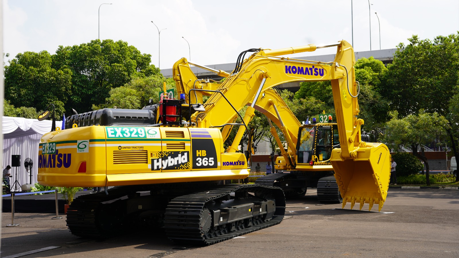 Excavator Hybrid Komatsu HB365-1.
