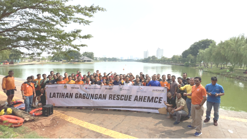 Tingkatkan Kemampuan Penyelamatan, UT Group Gelar Latihan Gabungan Pertolongan Air