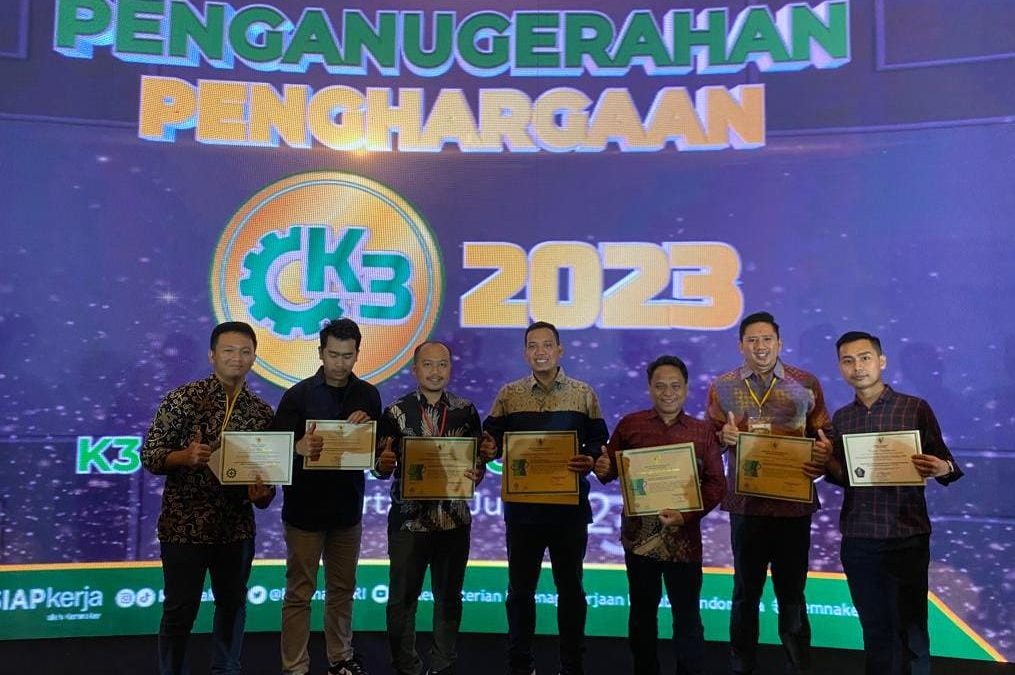 Prioritize Occupational Safety, United Tractors Group Achieves the 2023 K3 Award from the Ministry of Manpower of the Republic of Indonesia