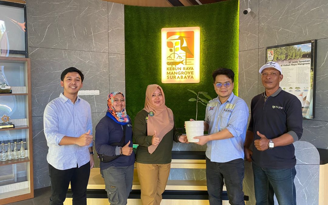 United Tractors Collaborated with the City Government of Surabaya to Inaugurate the First Mangrove Botanical Garden in Indonesia