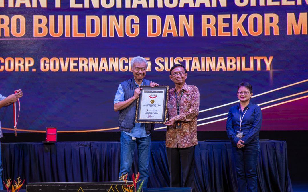 Raih Rekor MURI, United Tractors Menjadi Perusahaan Swasta Pertama di Indonesia yang Menerima Sertifikat Greenship Net Zero Healthy Building