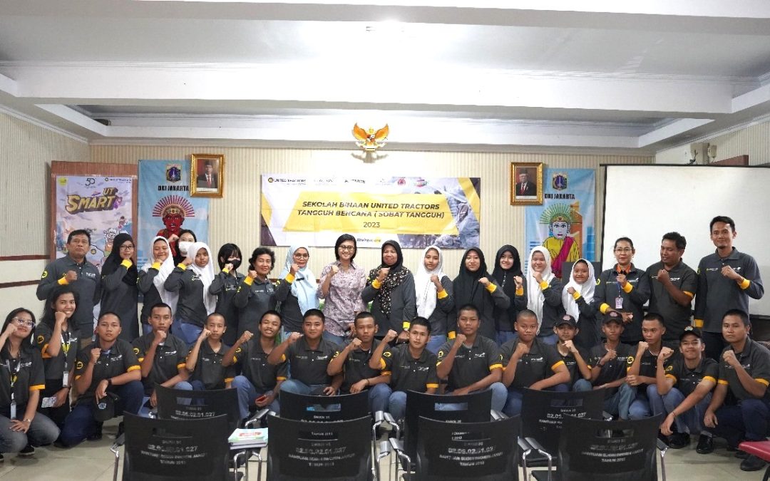 United Tractors Provides Disaster Preparedness Education in the SMKN 36 Jakarta Through the SOBAT Tangguh Program