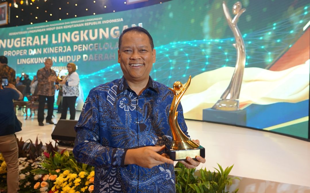 United Tractors Raih PROPER EMAS 2023 dari Kementerian Lingkungan Hidup dan Kehutanan Republik Indonesia