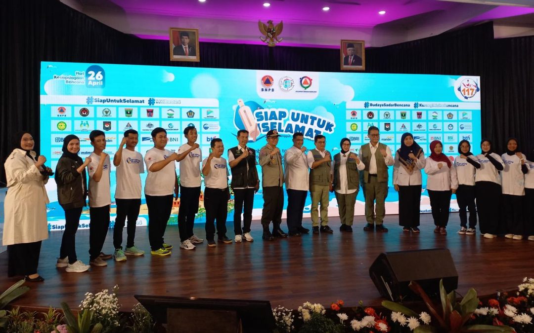 Simulasi Serentak Hari Kesiapsiagaan Bencana 2024: Grup United Tractors Bersama Sekolah Binaan Tunjukkan Kesiapsiagaan Menghadapi Ancaman dan Risiko Bencana