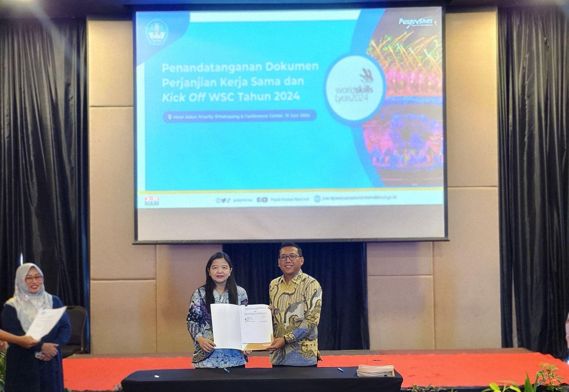 Supporting the Indonesian Delegation at the WorldSkills Competition 2024, United Tractors Collaborate with the National Achievement Center