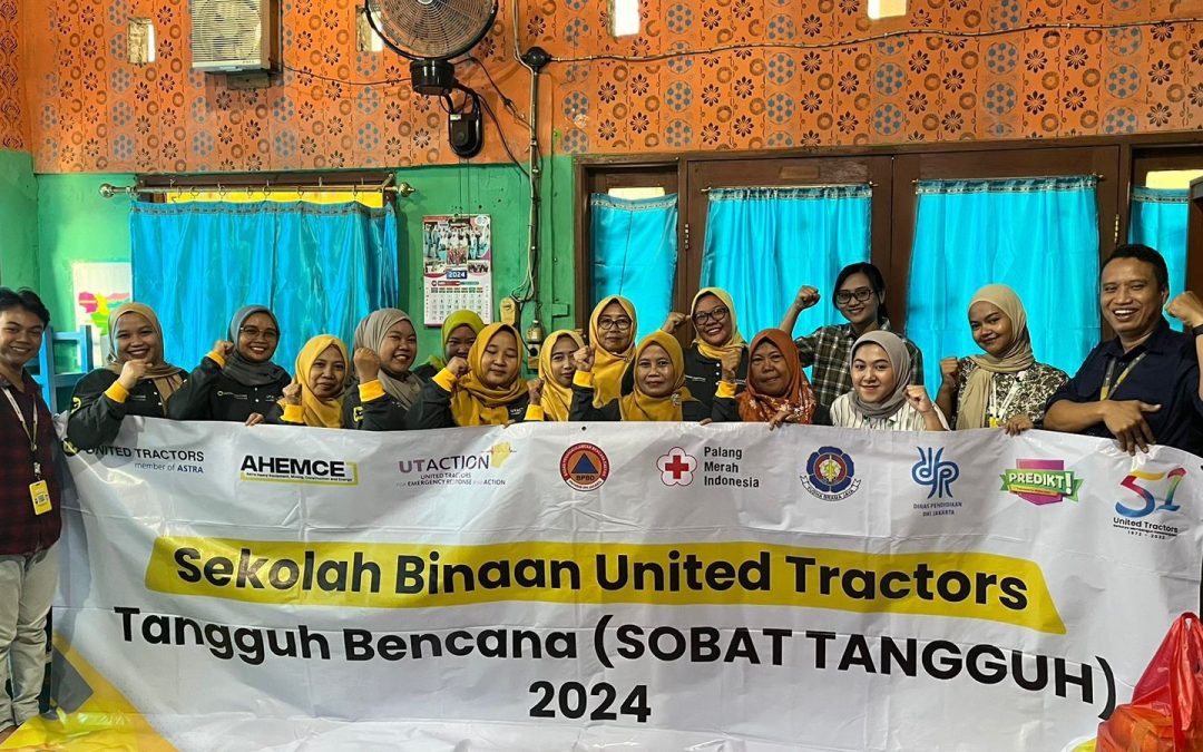 United Tractors Instills Early Disaster Preparedness Understanding through SOBAT TANGGUH at PAUD Tunas Harapan Rawa Terate