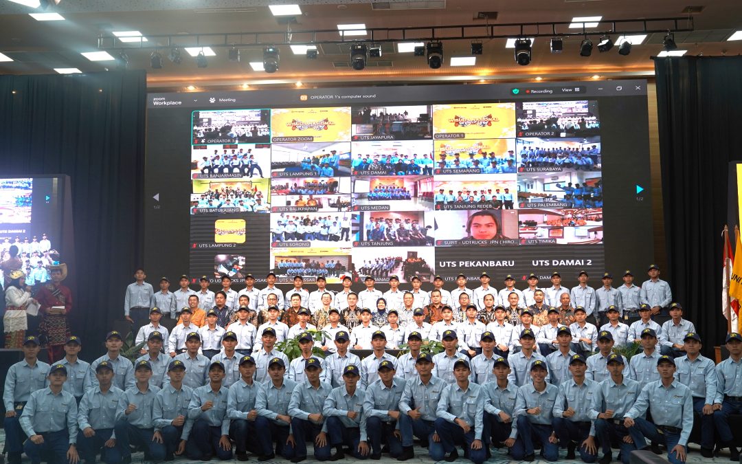 Cetak Lulusan yang Kompeten, UT School Gelar Wisuda Serentak di Seluruh Indonesia