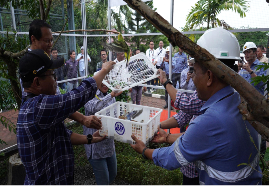 Lindungi Keanekaragaman Hayati, United Tractors Site Rantau Resmikan Mini Aviary