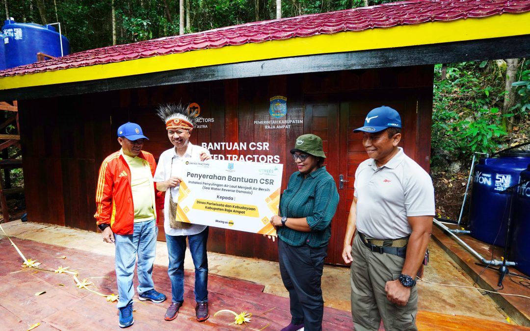 Tingkatkan Kualitas Hidup Masyarakat, United Tractors Berikan Bantuan Seawater Reverse Osmosis, Pendidikan, dan Kesehatan di Pyainemo, Papua Barat