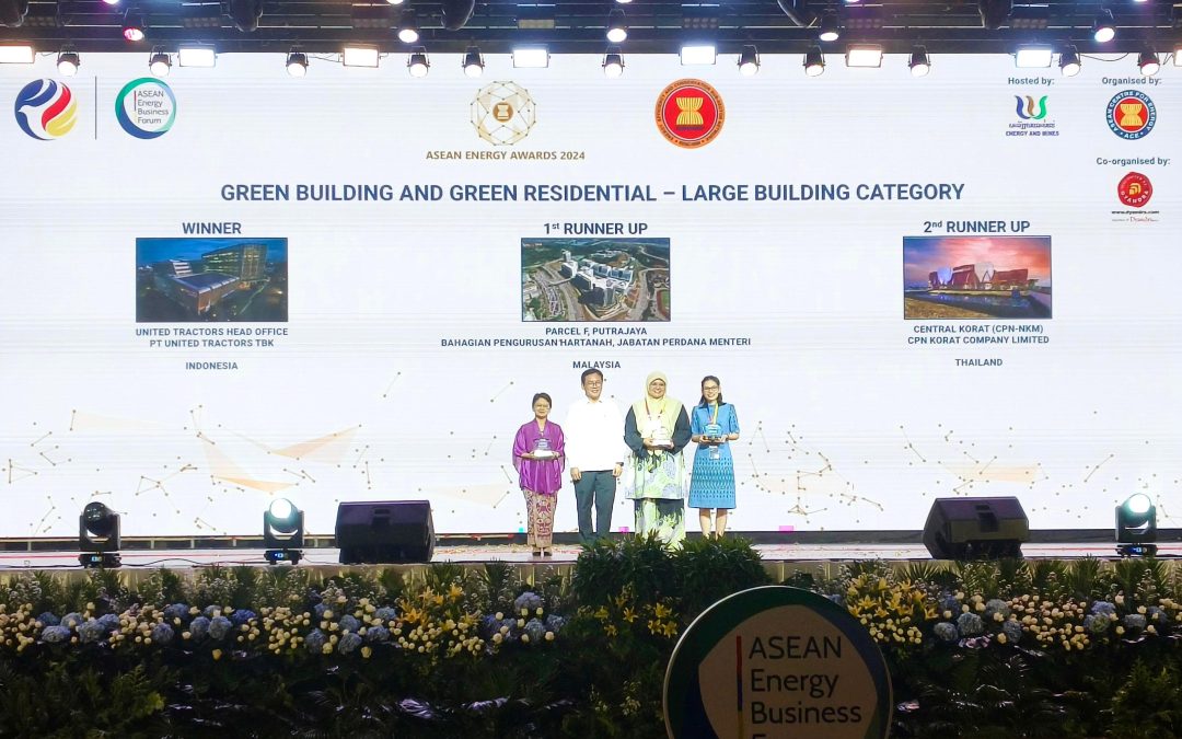 Konsisten Terapkan Efisiensi dan Konservasi Energi,  United Tractors Raih Penghargaan ASEAN Energy Award 2024