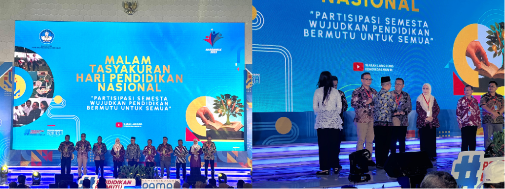 Penyerahan penghargaan yang diberikan oleh Direktur Jenderal Pendidikan Vokasi, Pendidikan Khusus, dan Pendidikan Layanan Khusus, Tatang Muttaqin, S.Sos., M.Ed., Ph.D, kepada CSR Manager UT, Himawan Sutanto.