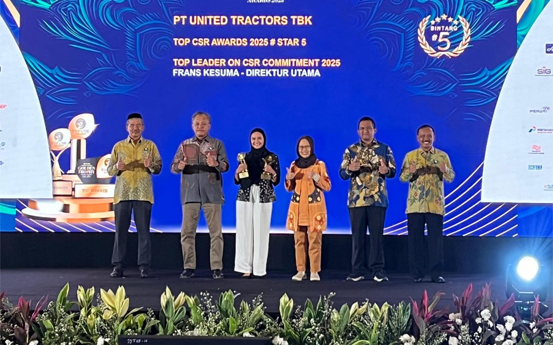 United Tractors Wins The 2025 TOP CSR Award for Building Sustainable Impact