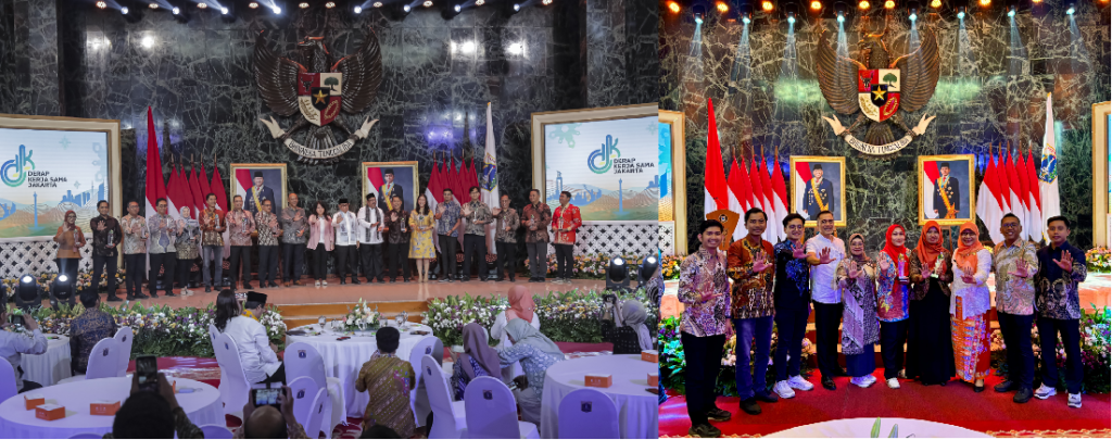 Penyerahan penghargaan Derap Kerja Sama Jakarta (DKJ) Award 2025 yang diterima United Tractors di Balai Agung, Balai Kota DKI Jakarta.