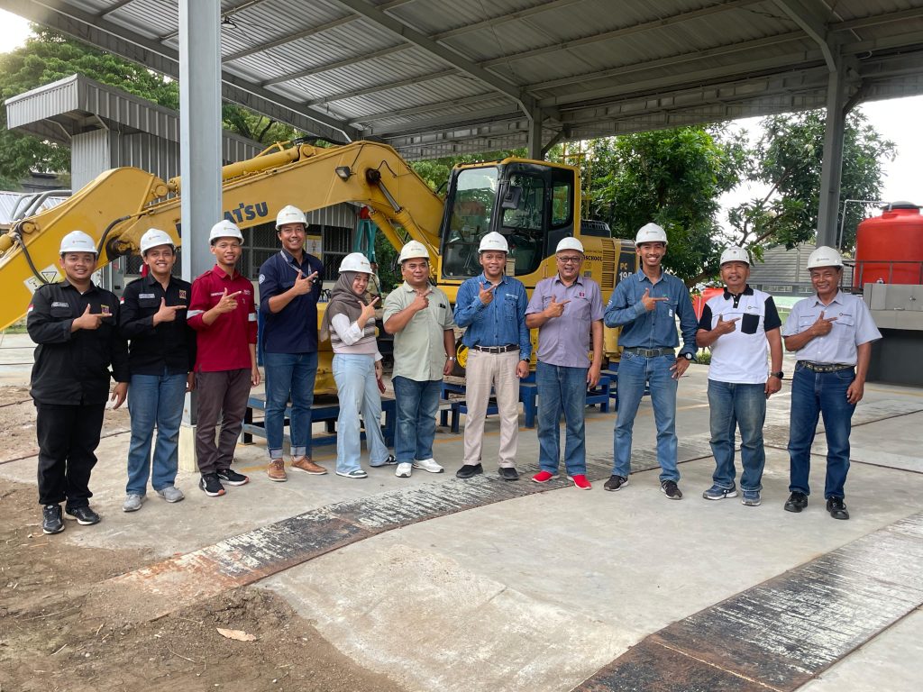 Pelaksanaan Uji Efisiensi Injektor Excavator oleh United Tractors dan Universitas Gadjah Mada di UT Cabang Semarang.
