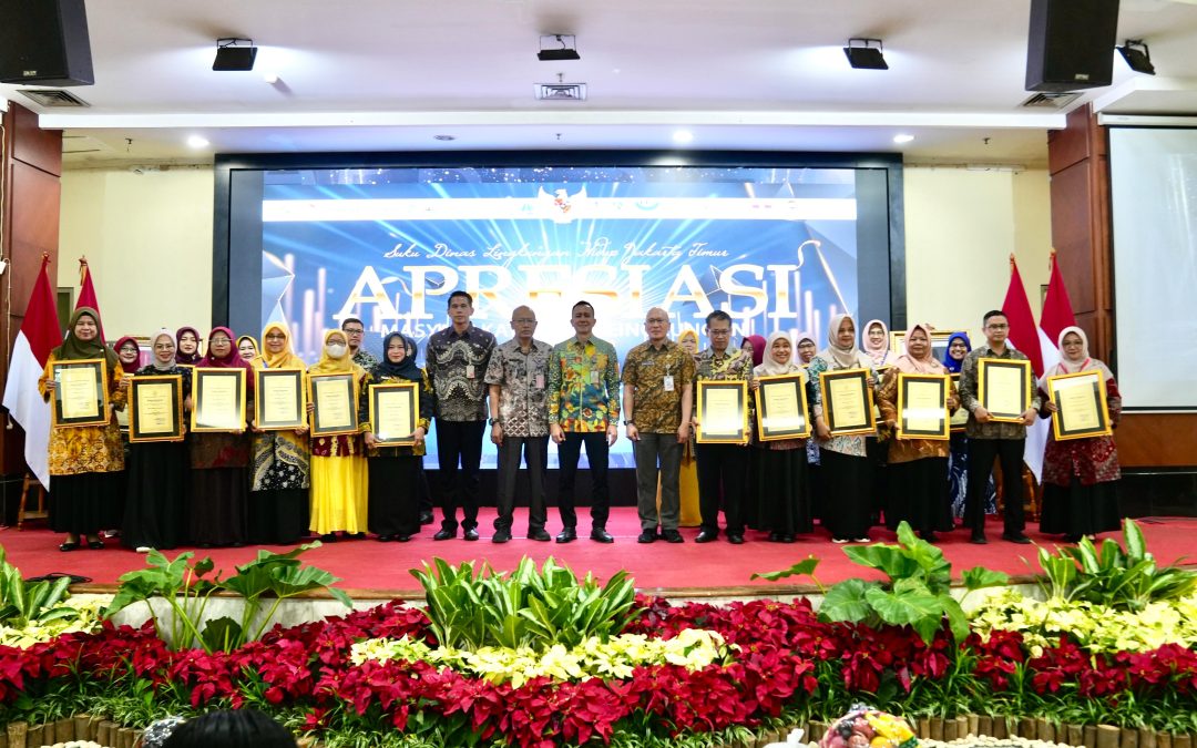 United Tractors Raih Penghargaan Perusahaan Peduli Masyarakat dari Suku Dinas Lingkungan Hidup Jakarta Timur