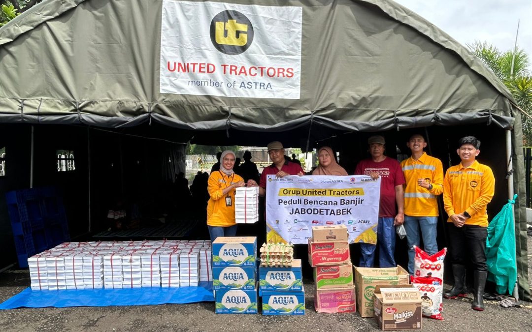 Hadir Bersama Masyarakat, United Tractors Respon Cepat Banjir Jabodetabek