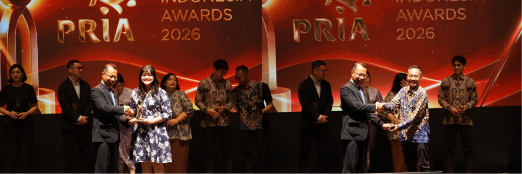 Penyeraan penghargaan kepada Corporate Communication Section Head United Tractors, Meyta Hutapea (foto kiri). Penyerahan penghargaan kepada Corporate Communication Section Head PAMA, Pangarsa Budi (foto kanan).