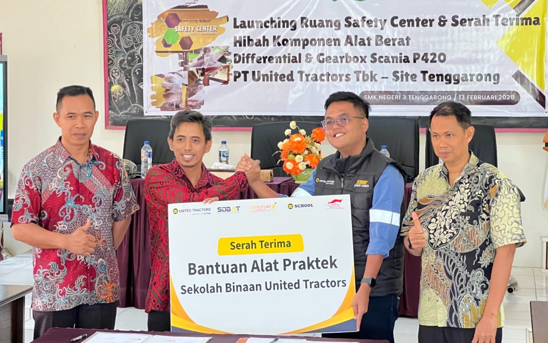 Cetak Lulusan Berkualitas, SMKN 3 Tenggarong Terima Hibah Komponen Alat Berat dan Resmikan Safety dari United Tractors