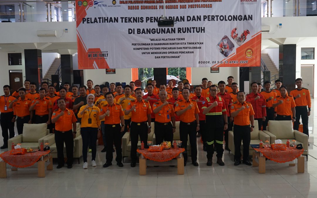 United Tractors Perkuat Kesiapsiagaan Bencana melalui Pelatihan CSSR Bersama BASARNAS