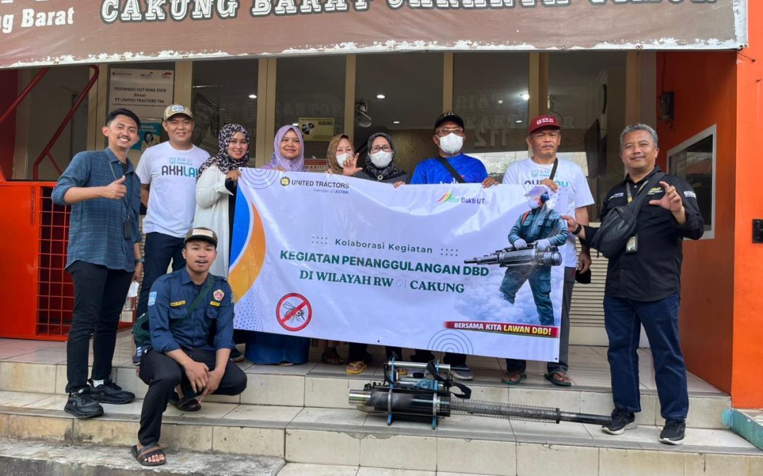 Aksi Cegah DBD, United Tractors Gelar Fogging di Lingkungan RW 01 Cakung Barat