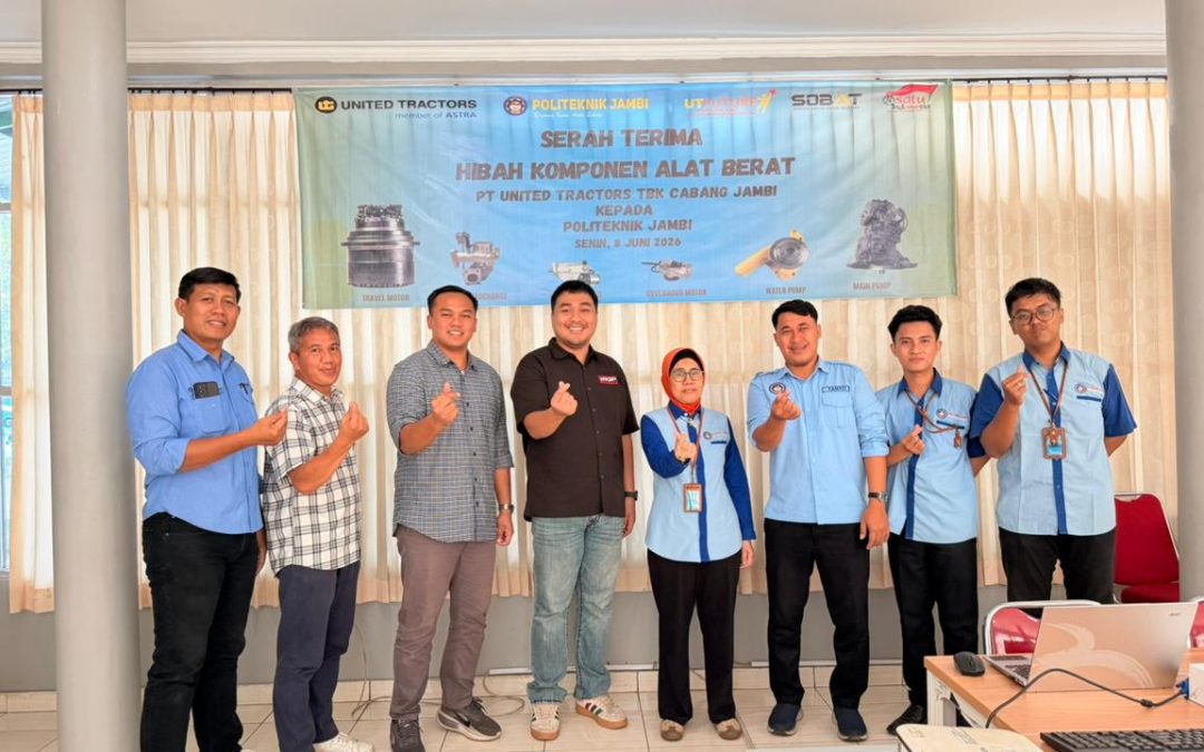 Anak Perusahaan Astra, United Tractors Hibahkan Komponen Alat Berat untuk Politeknik Jambi